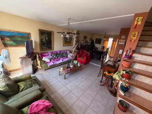 an overhead view of a living room with a couch at TRAPICHE SUITES HABITACIONEs in Godoy Cruz