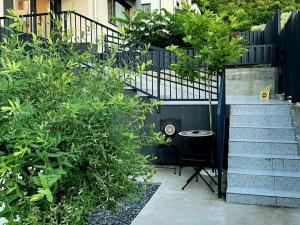 a small garden with a table and chairs and stairs at TEILOR Apartments 3 in Floreşti