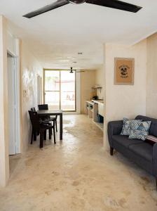 a living room with a table and a couch at Paz y Mar in Chelem
