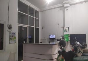 an office with a desk with a computer on it at Hotel O Wisma Fortuner in Makassar