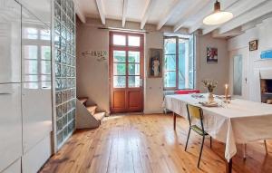 a dining room with a table with a white table cloth at Charmante Maison 