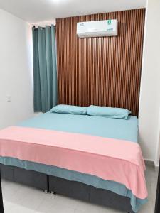 a bedroom with a large bed with avertisementatronatronstrationstrationstration at Departamentos Aurora in Tuxtla Gutiérrez
