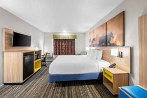 a hotel room with a bed and a flat screen tv at Days Inn by Wyndham York in York +39 photos