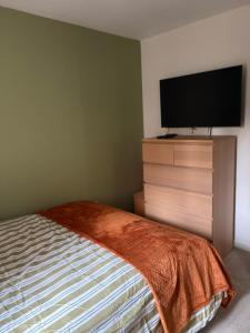 a bedroom with a bed and a flat screen tv at Sansome House in Worcester +4 photos
