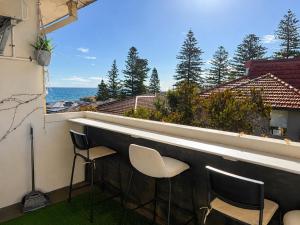 a balcony with chairs and a view of the ocean at Ocean Eye in Perth