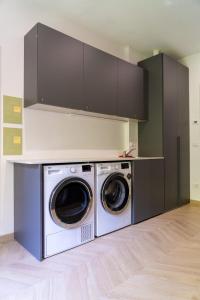 a laundry room with a washer and dryer at Casa Matilde Rooms & Apartment in Bazzano Bologna
