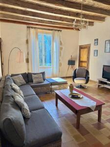 a living room with a couch and a coffee table at La maison de villars in Pressac