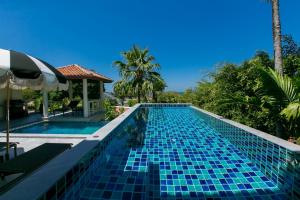 a swimming pool next to a villa at Katamanda Aliya Pool & Jacuzzi Villa Kata in Kata Beach