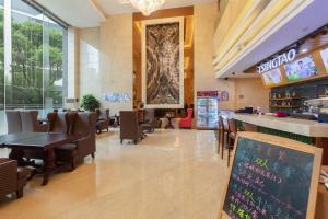 a dining room with tables and chairs in a restaurant at Shanghai Metropark Jichen Hotel in Shanghai
