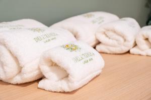 a group of towels sitting on top of a table at DELL'EDERA Luxury Home in Polignano a Mare +74 photos