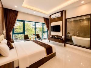 a bedroom with a bed and a tub and a television at PARIS DELI HOTEL - Vạn Phúc in Hà Ðông