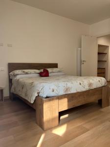 a bed with a red bag sitting on top of it at Al Vicolo in Intra