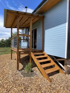 a large deck on the side of a house at Tiny house U Dlouháče in Litoměřice