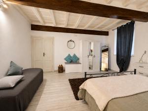 a bedroom with two beds and a large mirror at Il Rifugio di Trip Centro Storico & Lago in Mantova