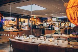 a restaurant with a bar with people in the background at RCN de Jagerstee in Epe