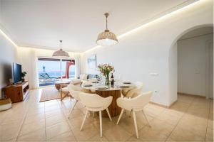 a dining room with a table and chairs at Villa Afreen Playa in Morro del Jable