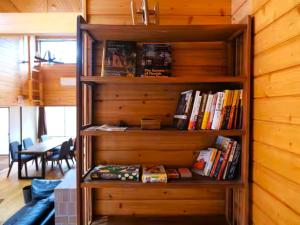 a book shelf filled with books in a living room at rinne 2nd living Sauna Villa Nasu in Nasu