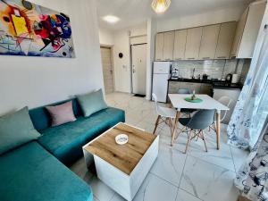 a living room with a couch and a table at BELA Apartments Kariani Near Ofrinio in Karianí