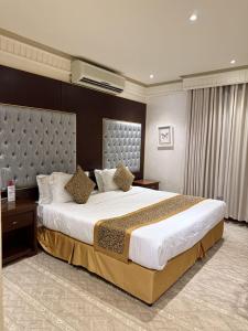 a bedroom with a large bed in a room at Paradise Grand Hotel Delhi igi Airport in Etāwah
