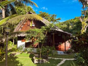 a small house with a thatch roof at Mahanoro Hotel & Restaurant in Sainte Marie