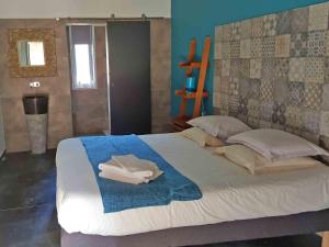 Postel nebo postele na pokoji v ubytování Hôtel Ascosa Aventure