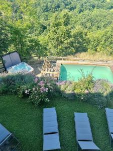 a backyard with a swimming pool and some chairs at Borgo Vercallo in Case la Selva