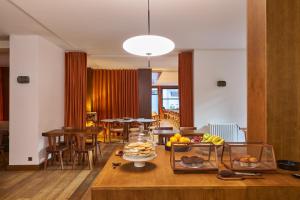 a living room with a table with a bowl of fruit on it at Latroupe Hotel Jardin Secret in Brussels +40 photos