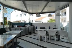 a kitchen and dining area with tables and chairs at O Tourinho Baleal in Baleal +59 photos