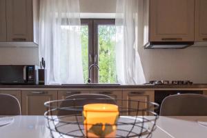 a kitchen with a table and a window at Vila dintre Brazi in Râu de Mori