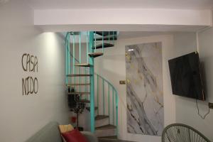 a spiral staircase in a living room with a couch at Casa Nido in Ríogordo