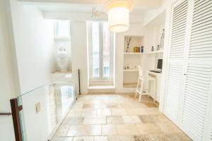 a hallway with a table and a desk in a room at Iulius Suite in Conversano