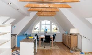 a dining room with a table and a window at Am Kranichland in Wieck