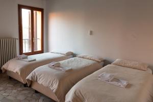 a room with three beds with towels on them at Debre Mariam Guest House in Bologna +13 photos