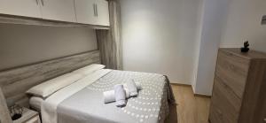 a bedroom with a white bed with towels on it at Lo de Joel in Els Muntells