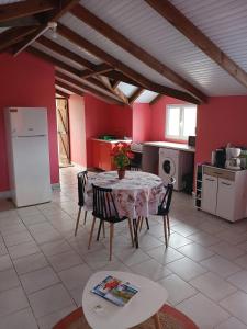 a kitchen with a table and chairs in a room at Source de vie - Campagne in Capesterre-Belle-Eau