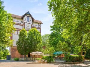 a building with trees in front of it at Hotel Altes Sudhaus in Kassel
