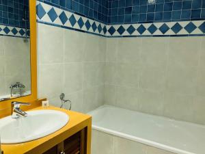 a bathroom with a sink and a bath tub at Résidence Des Équipages in Le Castellet