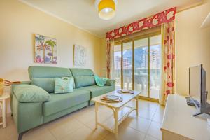 a living room with a couch and a table at Apartamento Larimar - PlusHolidays in Ifach
