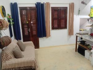 a living room with a couch and windows at Chale Canoa Beach in Canoa Quebrada