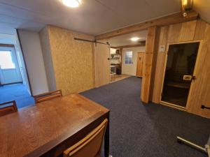 an empty room with a desk and a hallway at Vakantiewoning Blauhûs in Surhuisterveen