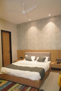 a bedroom with a large bed and a ceiling at HOTEL CENTRAL PARK in Bathinda