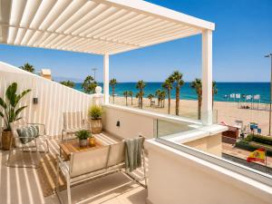 a balcony with a view of the beach at Villa Dru in Roquetas de Mar