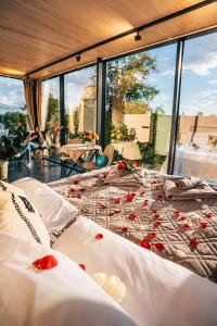a hotel room with two beds with roses on them at WonderInn Riverside in Årnes