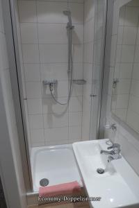 Phòng tắm tại Pension Haus Linden