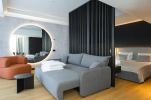 Ruang duduk di Millennium Hub & Hotel