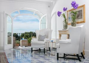 A seating area at Hotel La Minerva
