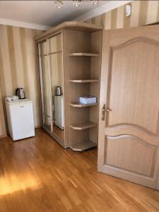 an empty room with a door and a refrigerator at Солочин Квітка Полонини Дом 63 in Solochyn