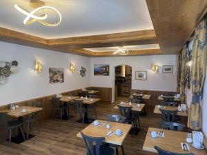 a restaurant with wooden tables and chairs at Hotel Seerose Wolfgangsee in St. Wolfgang