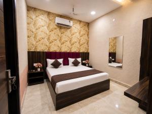 a hotel room with a bed and a mirror at Hotel KR Near Golden Temple in Amritsar