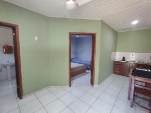 a room with a bedroom with a bed and a sink at Complejo de Apartamentos parque naturaleza in Encarnación